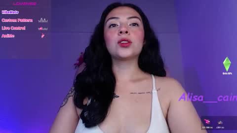 Snapshot of alisa__cain chatting on 03/18/26, 07:33 Alejandra online show from 03/18/26, 07:33