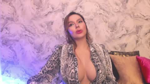 Snapshot of alisha_indira_ chatting on 12/03/24, 11:57 Andrea online show from 12/03/24, 11:57