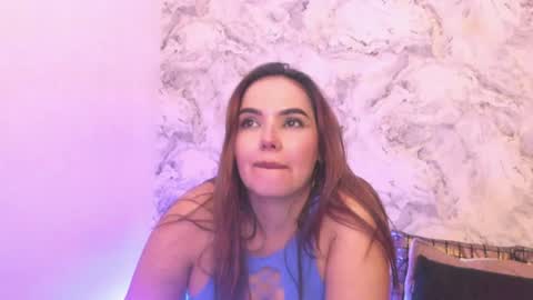 Snapshot of alisha_indira_ chatting on 12/20/24, 04:09 Andrea online show from 12/20/24, 04:09