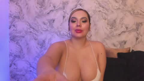 Snapshot of alisha_indira_ chatting on 01/23/25, 01:41 Andrea online show from 01/23/25, 01:41