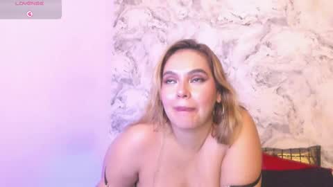 Snapshot of alisha_indira_ chatting on 02/24/25, 07:22 Andrea online show from 02/24/25, 07:22