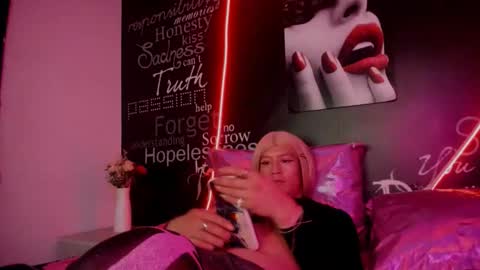 alishaa_nixx online show from 09/22/25, 04:03