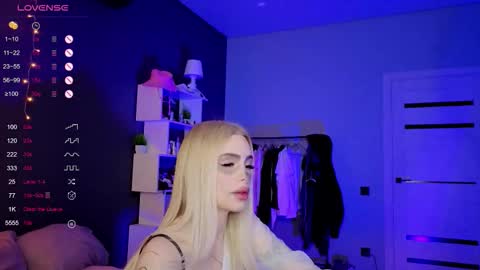 Snapshot of alishaaneta chatting on 10/30/25, 12:50 Alisha online show from 10/30/25, 12:50