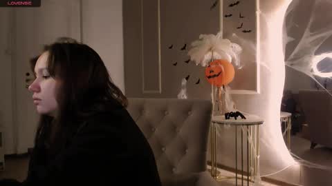 Alisia online show from 10/22/25, 09:20