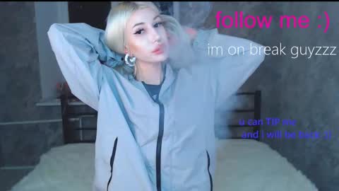 Snapshot of alison_moonlight chatting on 10/30/25, 10:43 Alison online show from 10/30/25, 10:43