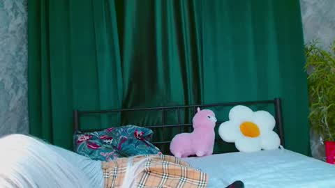 Snapshot of alison_moonlight chatting on 03/14/26, 08:14 Alison online show from 03/14/26, 08:14