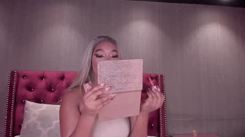 Alison Moon  online show from 01/16/25, 10:10