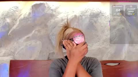 Alison Moon  online show from 12/16/25, 10:04