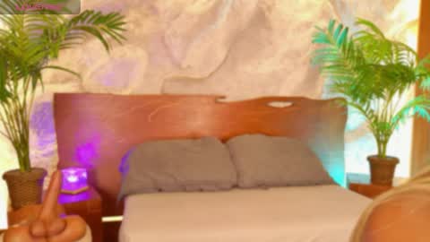 Snapshot of alisoon_moon chatting on 05/09/26, 11:32 Alison Moon online show from 05/09/26, 11:32