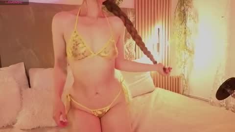Snapshot of alissa_cute1 chatting on 10/11/25, 02:48 Mia online show from 10/11/25, 02:48