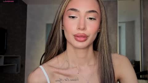 Snapshot of alissadreams chatting on 05/03/26, 01:17 Alissa online show from 05/03/26, 01:17