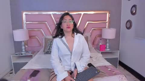 Snapshot of alissbluumm chatting on 06/24/26, 11:53 alissbluumm online show from 06/24/26, 11:53