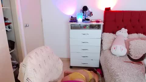 alissesallie_ online show from 11/28/25, 12:08