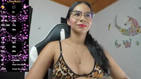 Snapshot of alisson_hoffman05 chatting on 05/15/26, 11:34 Alisson hoffman05 online show from 05/15/26, 11:34