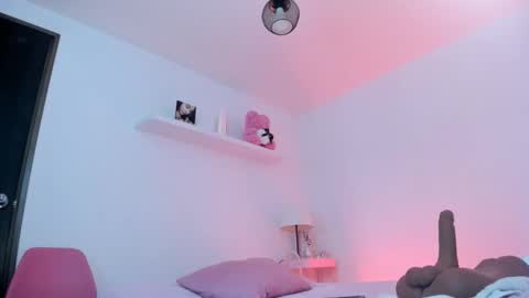 alisson_mendez01 online show from 03/18/26, 04:32