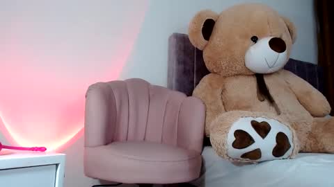 Snapshot of alissonkisses chatting on 01/08/25, 01:53 alisson online show from 01/08/25, 01:53