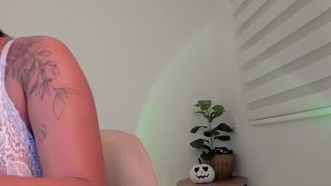 Snapshot of alissonkisses chatting on 10/12/25, 05:50 alisson online show from 10/12/25, 05:50