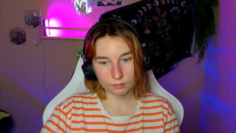 Snapshot of alisun_ chatting on 09/15/25, 07:47 A L I C E  online show from 09/15/25, 07:47