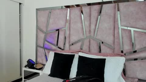 alix online show from 10/03/25, 08:28