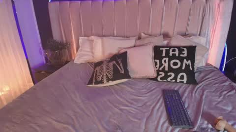 Snapshot of alixx_von_d chatting on 04/25/26, 01:41 Ali online show from 04/25/26, 01:41
