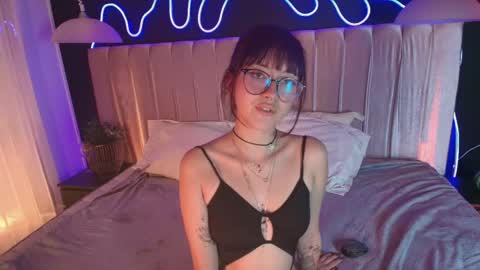 Snapshot of alixx_von_d chatting on 04/29/26, 05:30 Ali online show from 04/29/26, 05:30