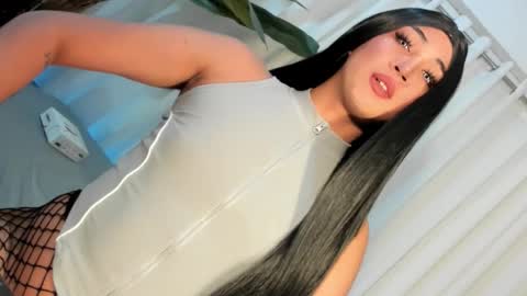 Snapshot of allareillusionxxx chatting on 10/07/25, 01:52 Miss Gia online show from 10/07/25, 01:52