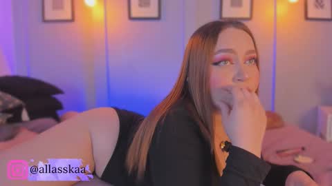 Laura online show from 02/17/26, 05:15