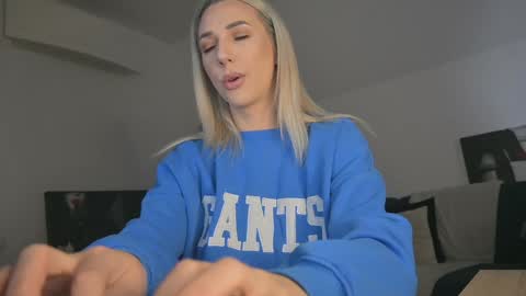 A day u didnt smile is a lost day online show from 01/28/25, 07:22