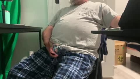 Allergictolove online show from 01/01/25, 04:18