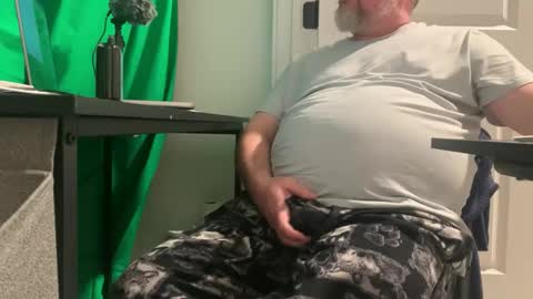 Allergictolove online show from 01/25/25, 02:04