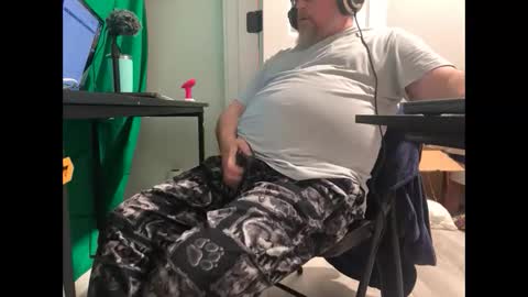 Allergictolove online show from 02/25/25, 01:09