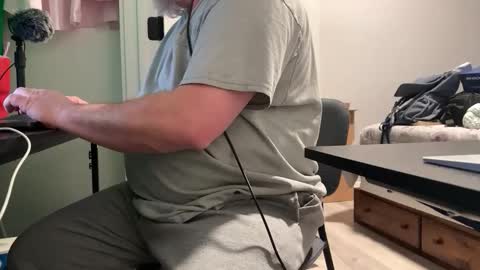 Allergictolove online show from 01/19/26, 04:00