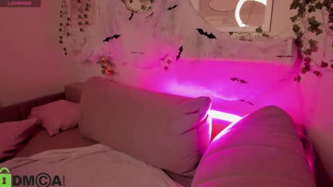 alli_aster online show from 11/04/25, 02:10