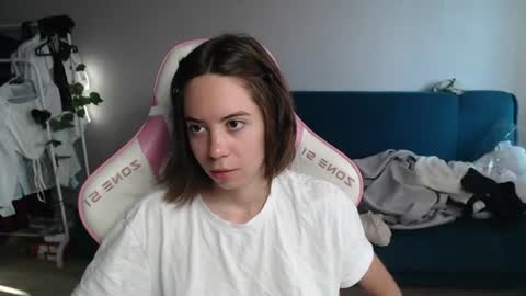 Snapshot of allie_hazie chatting on 06/25/26, 12:10 alice online show from 06/25/26, 12:10