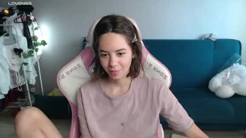 Snapshot of allie_hazie chatting on 07/01/26, 12:12 alice online show from 07/01/26, 12:12