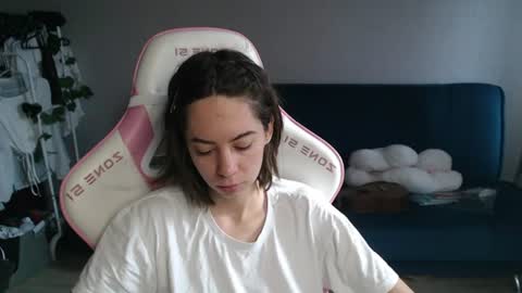 Snapshot of allie_hazie chatting on 07/16/26, 01:33 alice online show from 07/16/26, 01:33