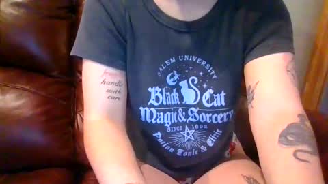 alliebearx online show from 11/14/25, 05:33