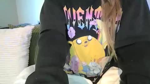 Snapshot of alliebearx chatting on 04/25/26, 03:53 alliebearx online show from 04/25/26, 03:53