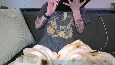 Snapshot of alliebearx chatting on 04/30/26, 02:29 alliebearx online show from 04/30/26, 02:29