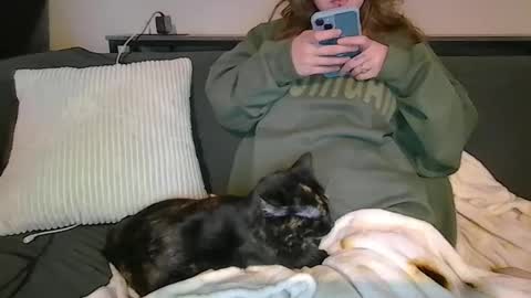 Snapshot of alliebearx chatting on 05/27/26, 01:57 alliebearx online show from 05/27/26, 01:57