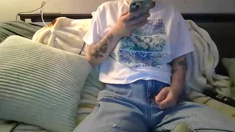 Snapshot of alliebearx chatting on 06/03/26, 04:37 alliebearx online show from 06/03/26, 04:37