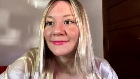 Snapshot of allisonlove2 chatting on 04/29/26, 04:44 allisonlove2 online show from 04/29/26, 04:44