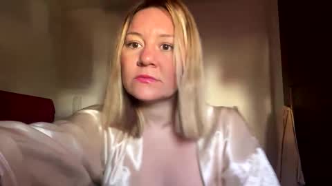 Snapshot of allisonlove2 chatting on 05/19/26, 06:03 allisonlove2 online show from 05/19/26, 06:03