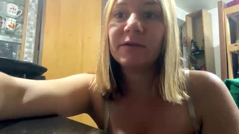Snapshot of allisonlove2 chatting on 05/21/26, 05:58 allisonlove2 online show from 05/21/26, 05:58