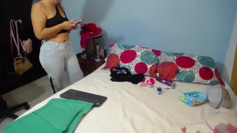 Snapshot of allisonnjones chatting on 10/11/25, 06:17 allisonnjones online show from 10/11/25, 06:17