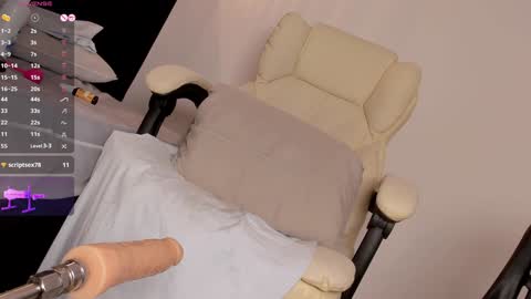 Snapshot of allisonroberts_ chatting on 02/07/25, 10:41 Alli online show from 02/07/25, 10:41