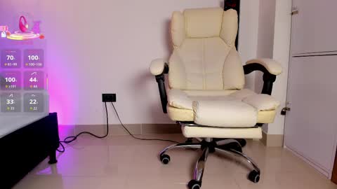 Snapshot of allisonroberts_ chatting on 10/06/25, 07:44 Alli online show from 10/06/25, 07:44