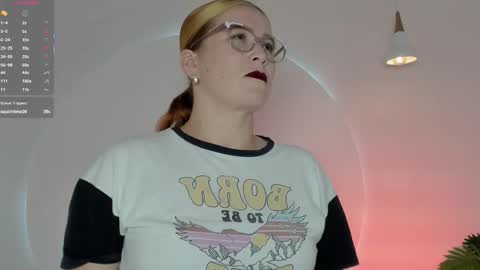 Snapshot of allisonroberts_ chatting on 10/28/25, 11:03 Alli online show from 10/28/25, 11:03