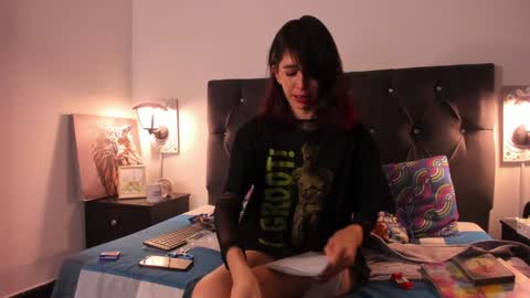 Snapshot of allisson_rose chatting on 12/12/24, 06:57 Alli online show from 12/12/24, 06:57