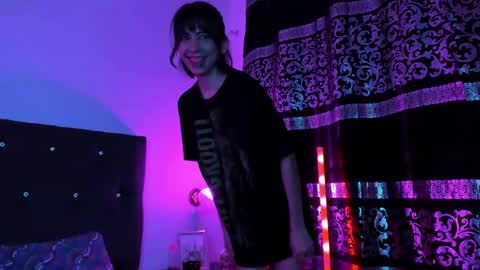 Snapshot of allisson_rose chatting on 03/11/25, 06:21 Alli online show from 03/11/25, 06:21